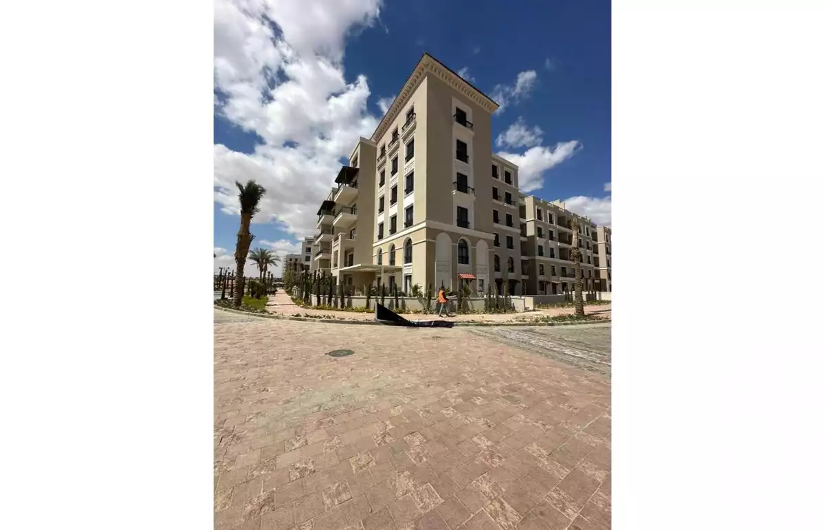 https://aqarmap.com.eg/ar/listing/4988220-for-sale-cairo-el-sheikh-zayed-city-compounds-kmbwnd-fyldj-wyst-dr-llttwyr