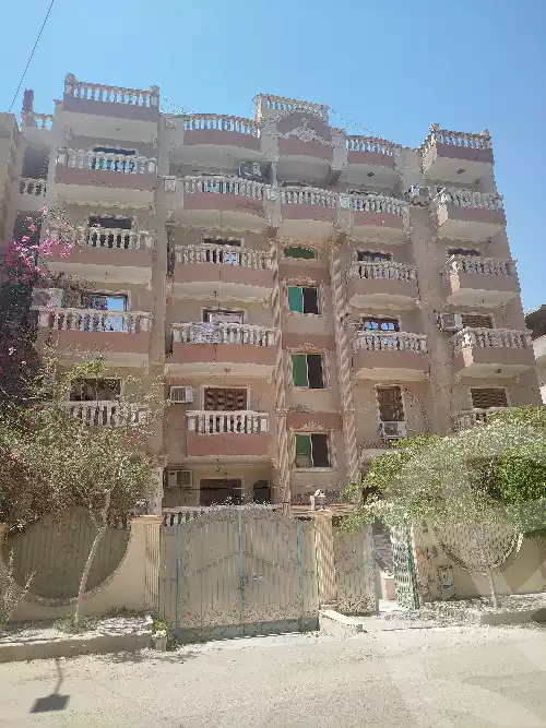 https://aqarmap.com.eg/ar/listing/5017942-for-sale-cairo-6th-of-october-el-ahyaa-neighborhood-4th-ahmed-hassan-saad-st