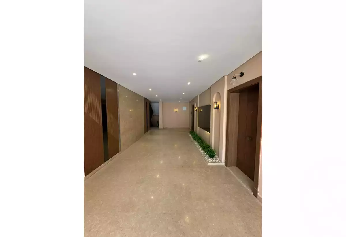 https://aqarmap.com.eg/ar/listing/5020793-for-sale-cairo-el-sheikh-zayed-city-compounds-kmbwnd-fyldj-wyst-dr-llttwyr