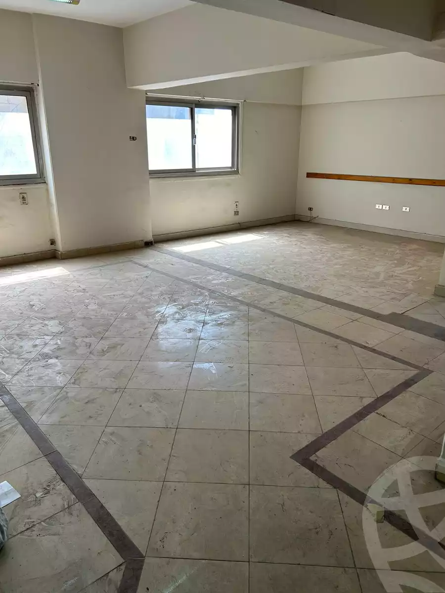 https://aqarmap.com.eg/ar/listing/6179349-for-rent-cairo-downtown-bab-el-loaa-noubar-st