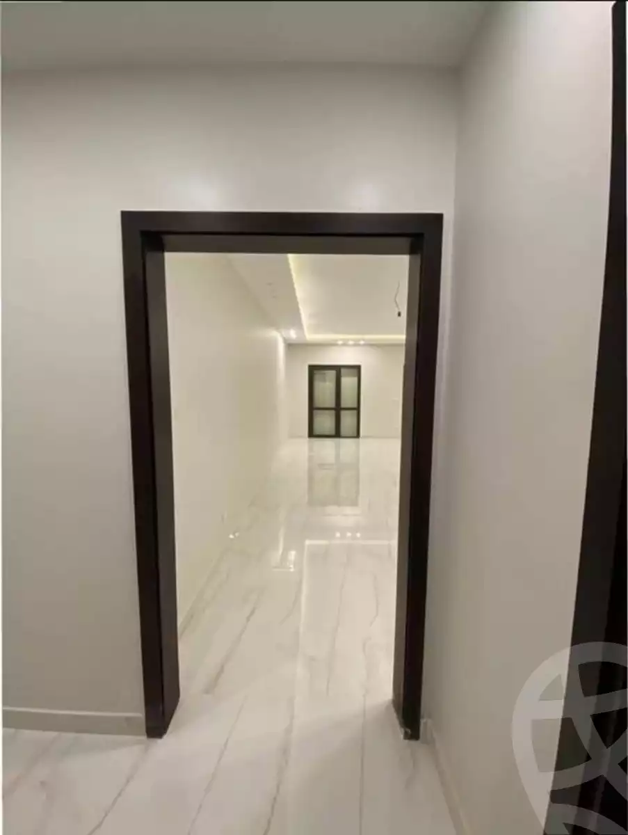 https://aqarmap.com.eg/ar/listing/5118367-for-sale-cairo-el-sheikh-zayed-city-compounds-kmbwnd-wyst-twn-swdyk