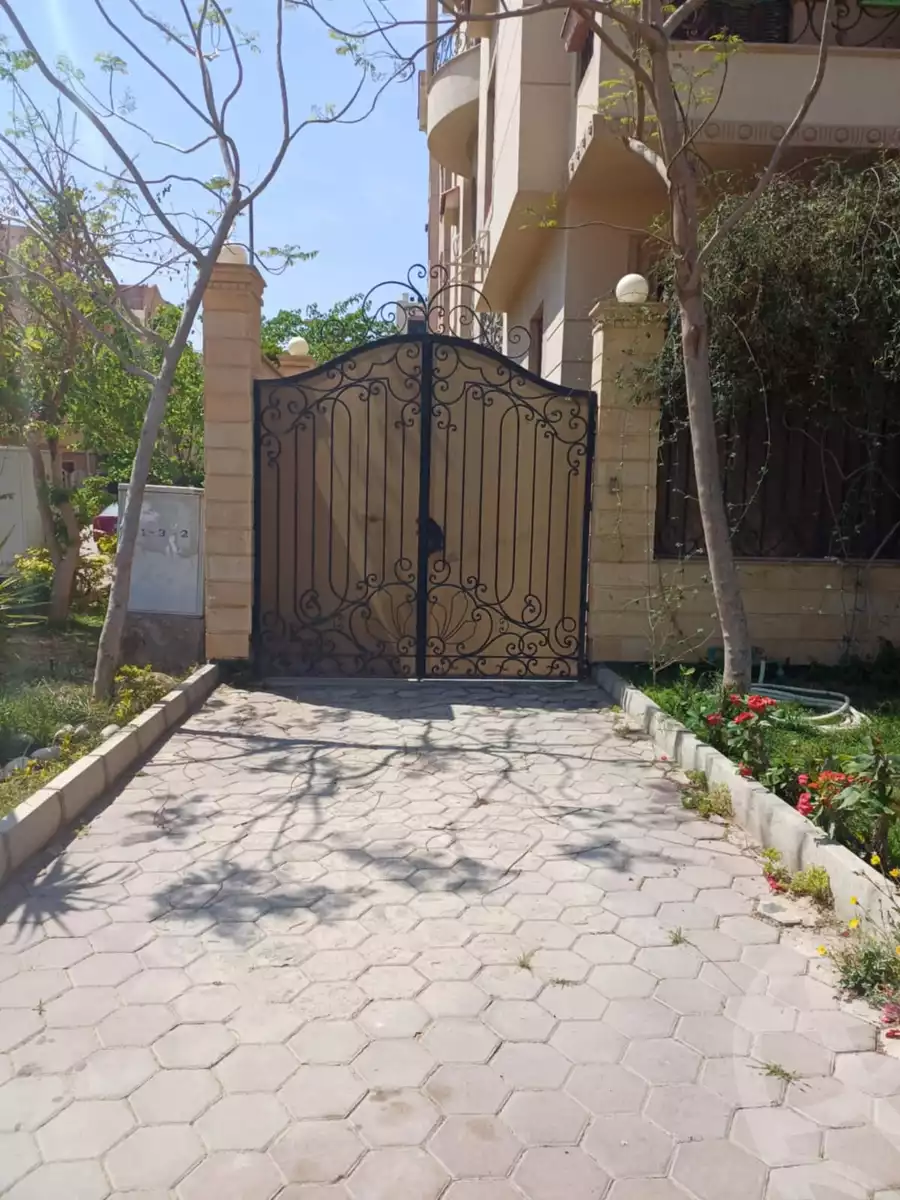 https://aqarmap.com.eg/en/listing/5246037-for-rent-cairo-new-cairo-south-investors-zizinia-st