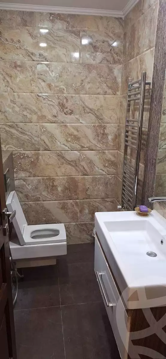 https://aqarmap.com.eg/ar/listing/5259301-for-rent-cairo-new-cairo-lrhb-city-phase-5-ibn-al-nafees-st