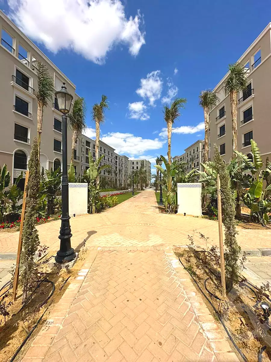 https://aqarmap.com.eg/ar/listing/5277322-for-sale-cairo-el-sheikh-zayed-city-compounds-kmbwnd-fyldj-wyst-dr-llttwyr