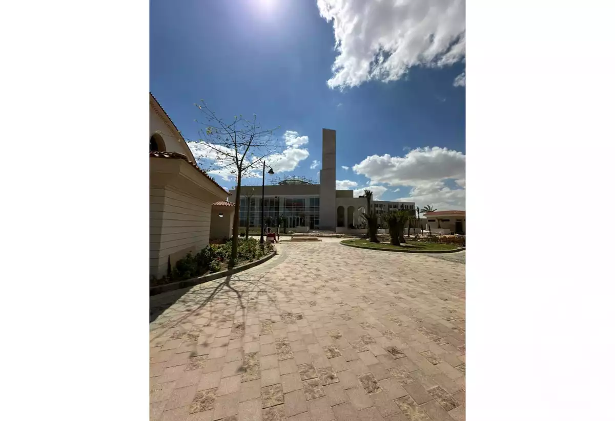 https://aqarmap.com.eg/en/listing/5287058-for-sale-cairo-el-sheikh-zayed-city-compounds-kmbwnd-fyldj-wyst-dr-llttwyr