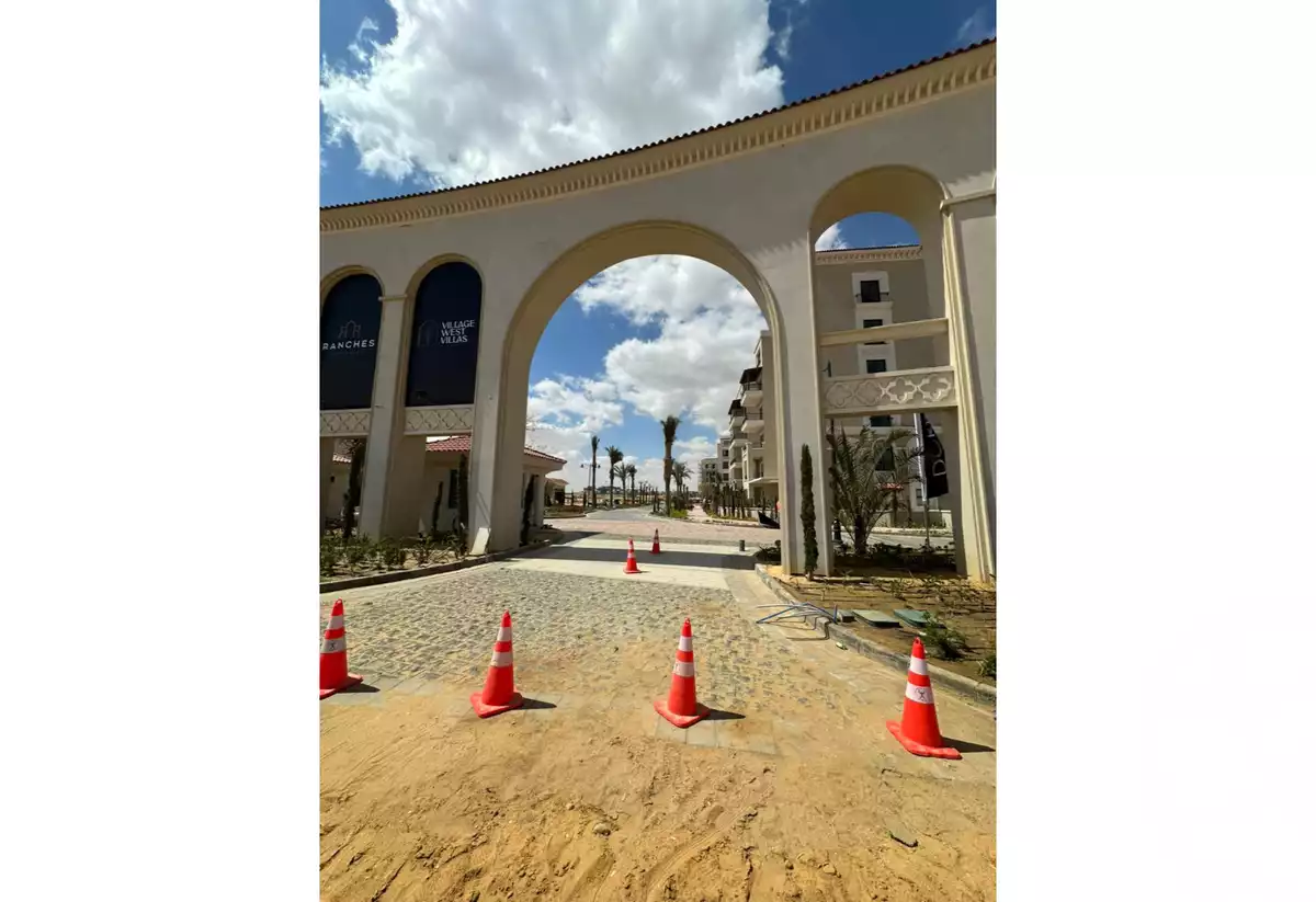 https://aqarmap.com.eg/en/listing/5287058-for-sale-cairo-el-sheikh-zayed-city-compounds-kmbwnd-fyldj-wyst-dr-llttwyr