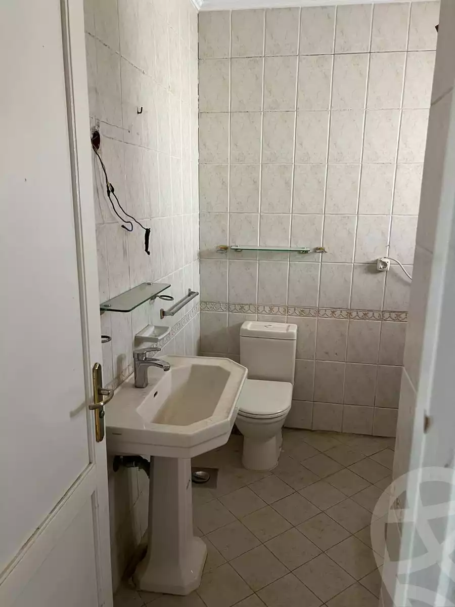 https://aqarmap.com.eg/ar/listing/5288059-for-sale-cairo-new-cairo-lrhb-city-phase-5-talaat-mostafa-st