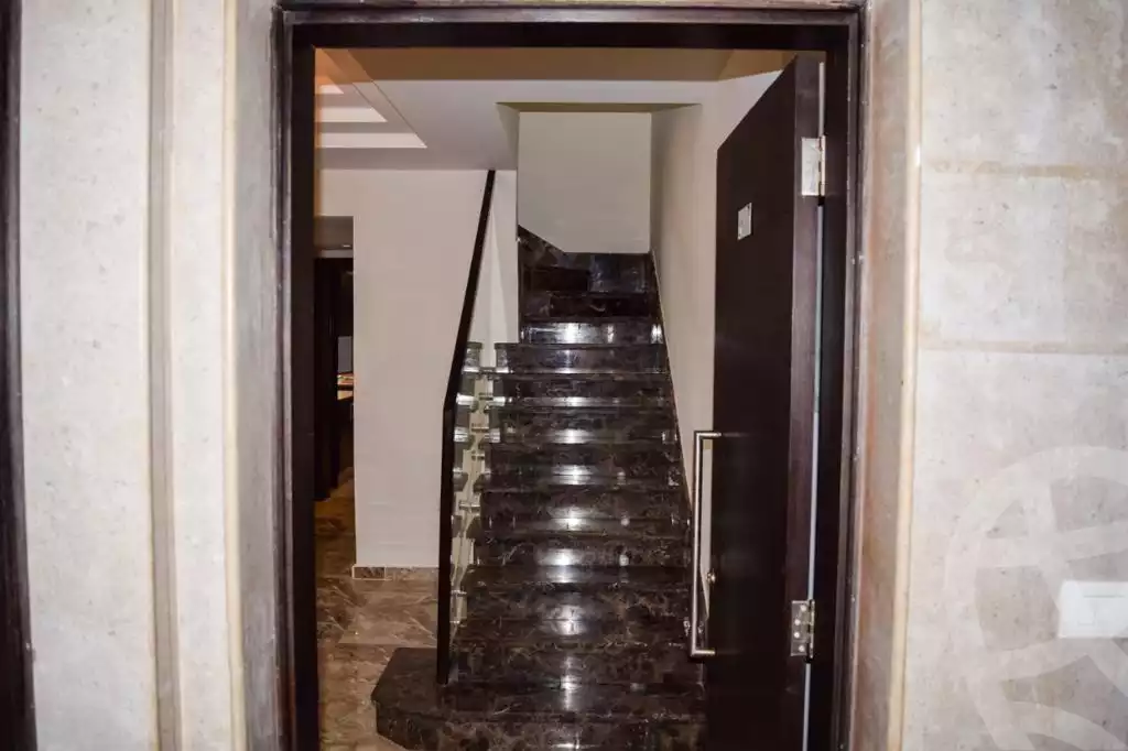 https://aqarmap.com.eg/en/listing/5301214-for-rent-cairo-el-sheikh-zayed-city-compounds-kmbwnd-wyst-twn-swdyk