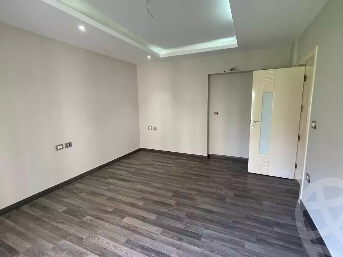 https://aqarmap.com.eg/ar/listing/5314094-for-rent-cairo-new-cairo-lrhb-city-malls-and-markets