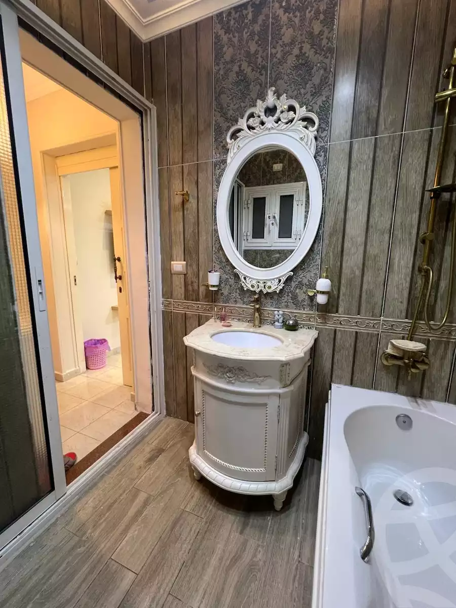 https://aqarmap.com.eg/en/listing/5318074-for-sale-cairo-new-cairo-lrhb-city-phase-5-talaat-mostafa-st