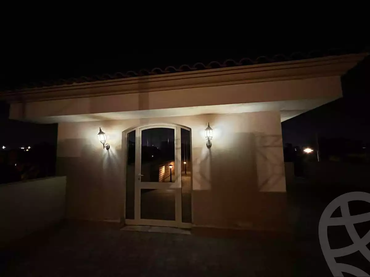 https://aqarmap.com.eg/en/listing/5354540-for-sale-cairo-el-sheikh-zayed-city-compounds-royal-city