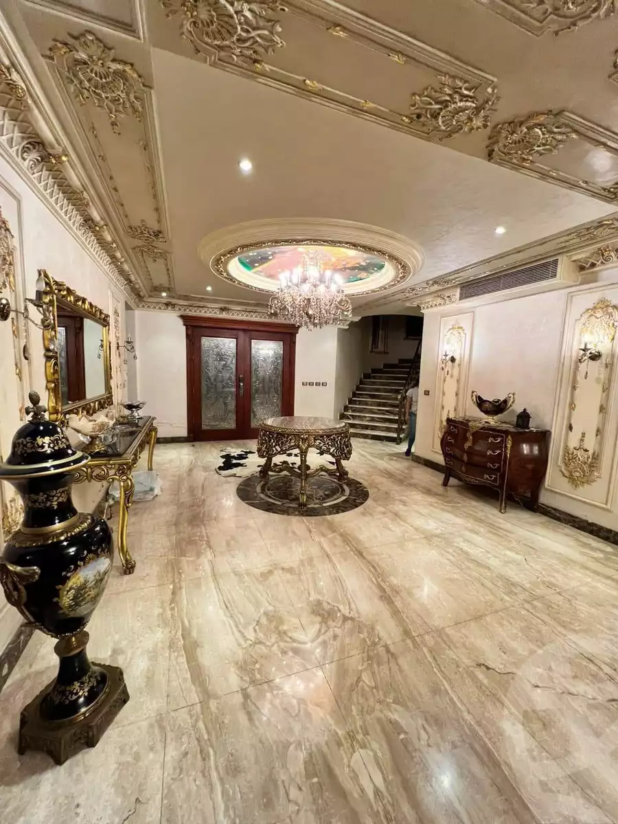 https://aqarmap.com.eg/en/listing/5354540-for-sale-cairo-el-sheikh-zayed-city-compounds-royal-city