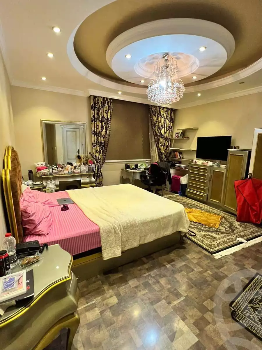 https://aqarmap.com.eg/en/listing/5354540-for-sale-cairo-el-sheikh-zayed-city-compounds-royal-city