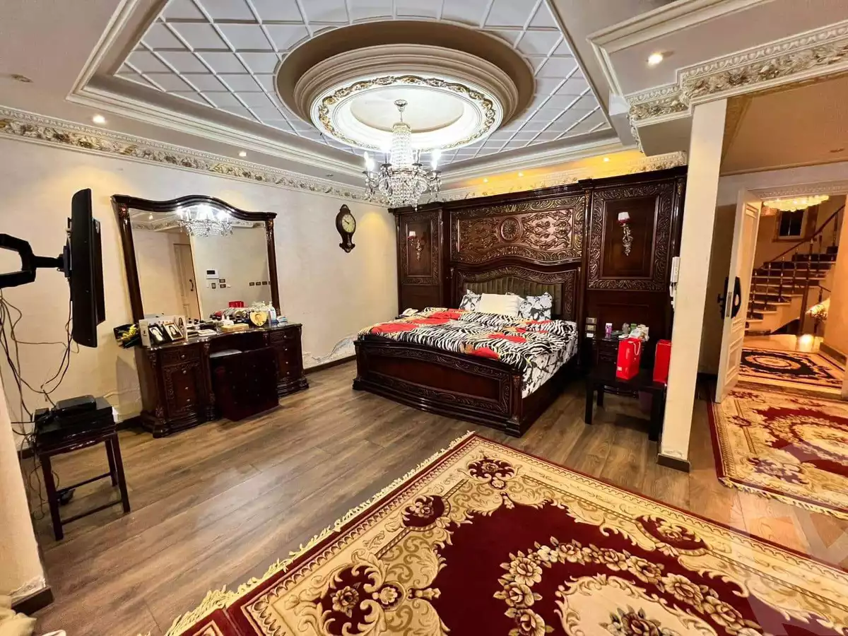 https://aqarmap.com.eg/en/listing/5354540-for-sale-cairo-el-sheikh-zayed-city-compounds-royal-city