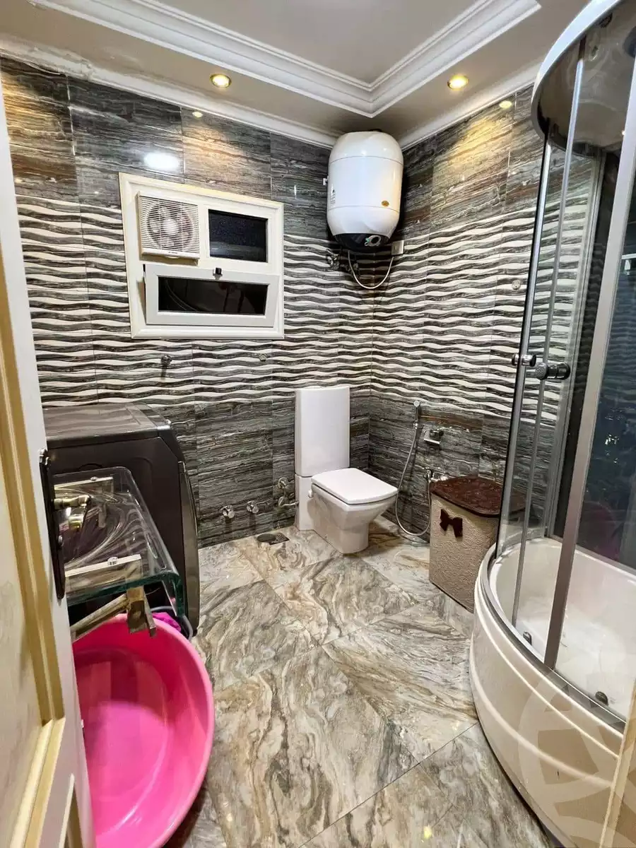 https://aqarmap.com.eg/en/listing/5354540-for-sale-cairo-el-sheikh-zayed-city-compounds-royal-city