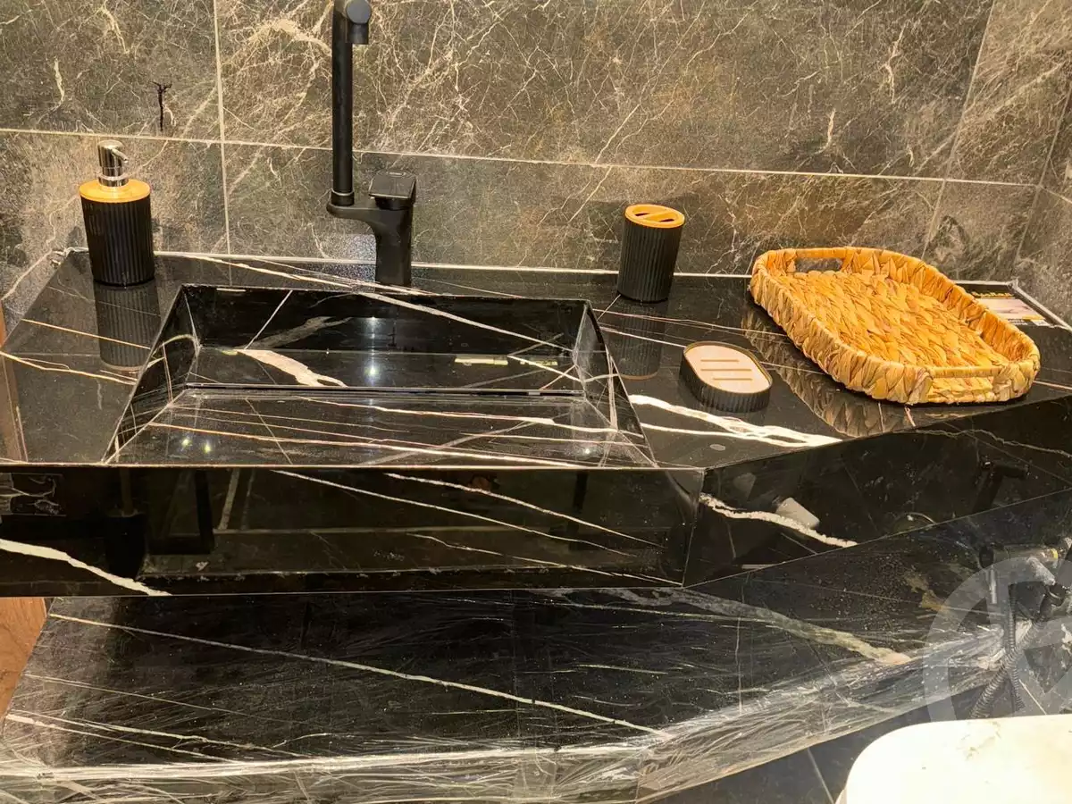 https://aqarmap.com.eg/ar/listing/5361048-for-sale-cairo-new-cairo-lrhb-city-phase-8