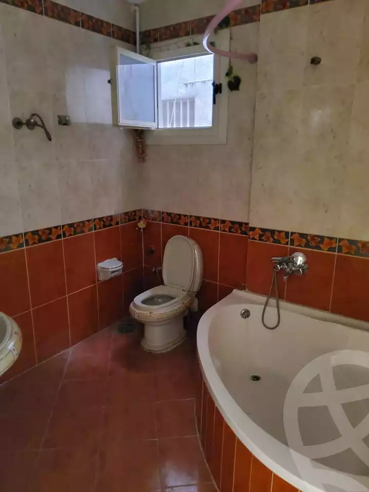 https://aqarmap.com.eg/en/listing/5364346-for-sale-alexandria-ganaklis-shr-mrtdy-bsh