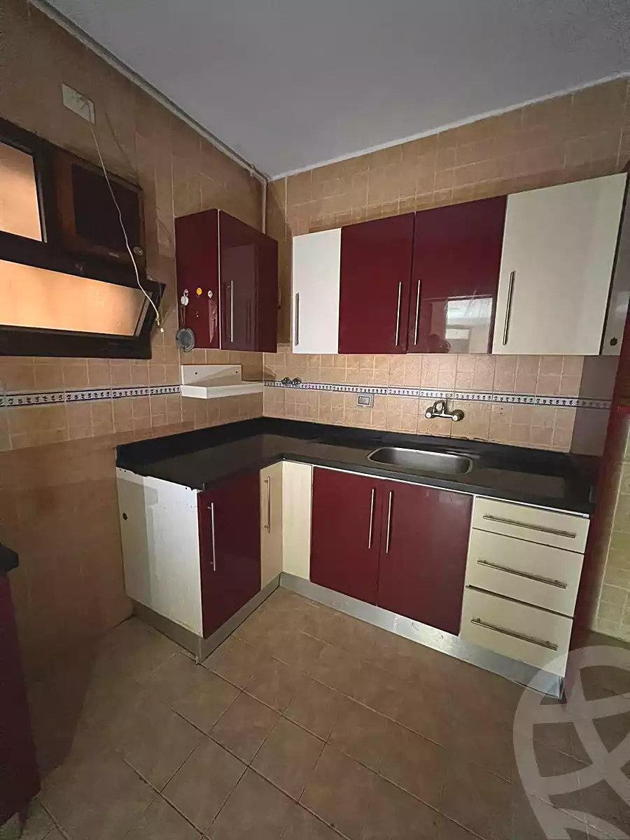 https://aqarmap.com.eg/ar/listing/5386697-for-sale-cairo-new-cairo-lrhb-city-phase-5-ibn-al-nafees-st