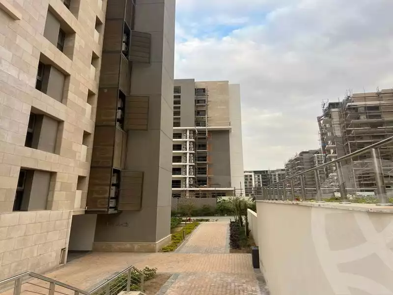https://aqarmap.com.eg/en/listing/5408755-for-sale-cairo-el-sheikh-zayed-city-compounds-zyd-wr-llttwyr-z-tower