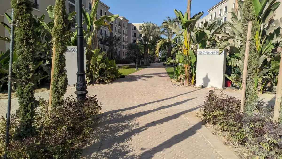 https://aqarmap.com.eg/en/listing/5409121-for-sale-cairo-el-sheikh-zayed-city-compounds-kmbwnd-fyldj-wyst-dr-llttwyr