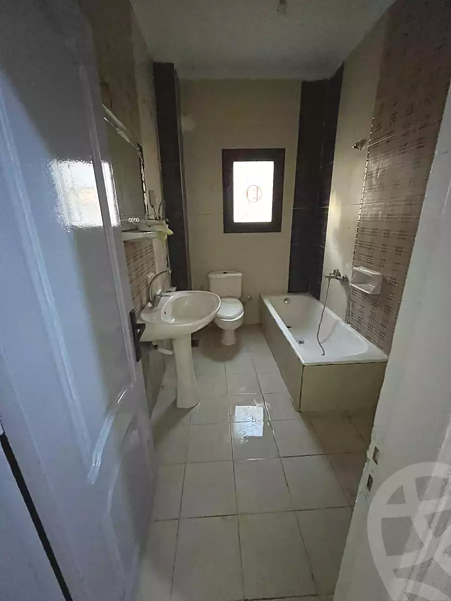https://aqarmap.com.eg/en/listing/5411971-for-sale-cairo-al-oubour-el-hay-el-taseaa-hussein-riad-st