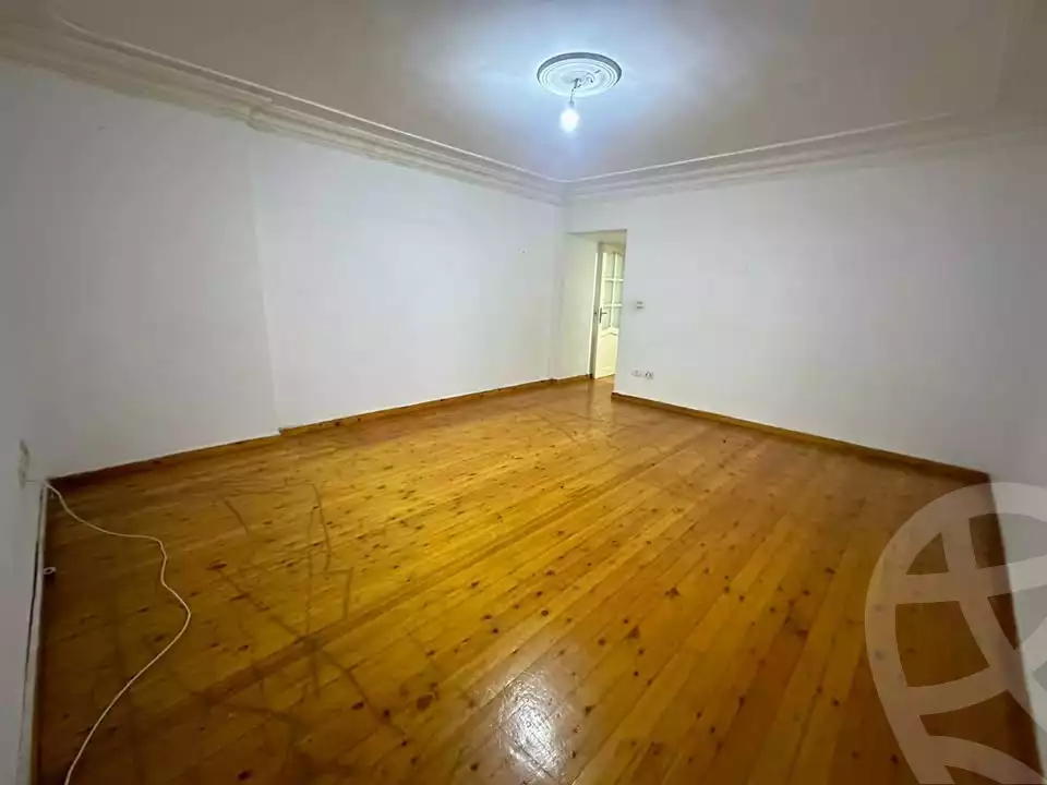 https://aqarmap.com.eg/en/listing/5466501-for-sale-alexandria-ganaklis-shr-mrtdy-bsh
