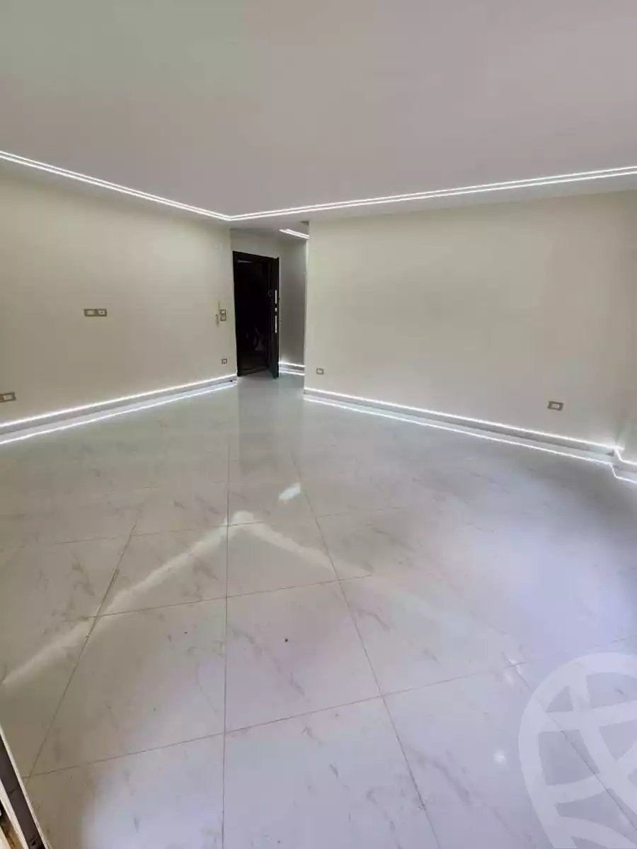https://aqarmap.com.eg/en/listing/5469323-for-sale-cairo-el-sheikh-zayed-city-compounds-el-khamayel