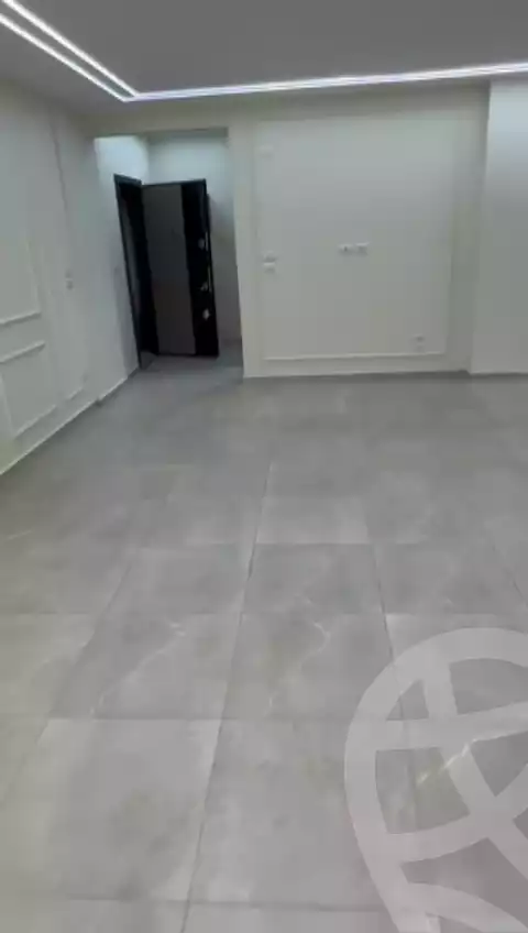 https://aqarmap.com.eg/en/listing/5469404-for-sale-cairo-el-sheikh-zayed-city-compounds-el-khamayel