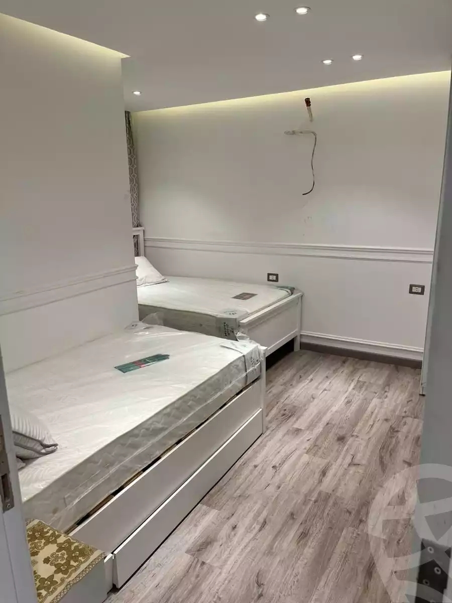 https://aqarmap.com.eg/ar/listing/5474692-for-sale-cairo-new-cairo-compounds-mountain-view-hyde-park