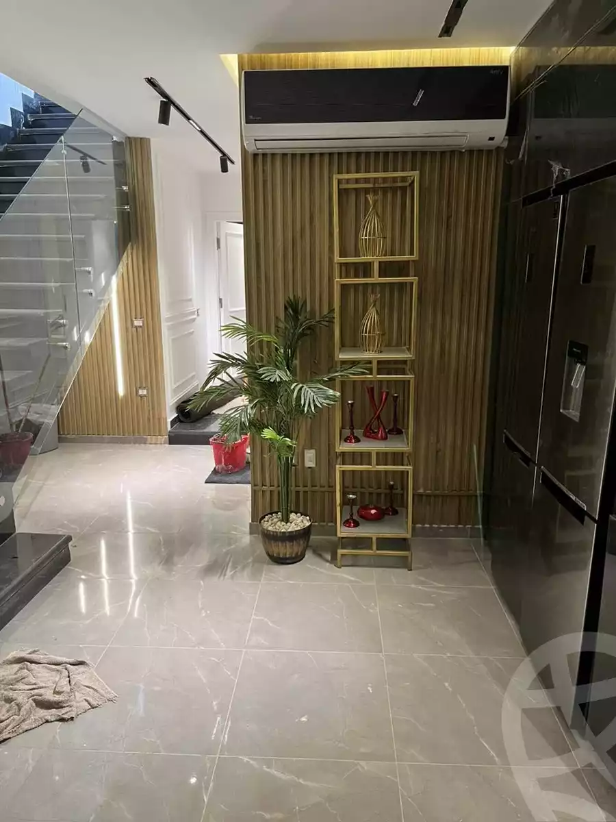 https://aqarmap.com.eg/ar/listing/5474692-for-sale-cairo-new-cairo-compounds-mountain-view-hyde-park
