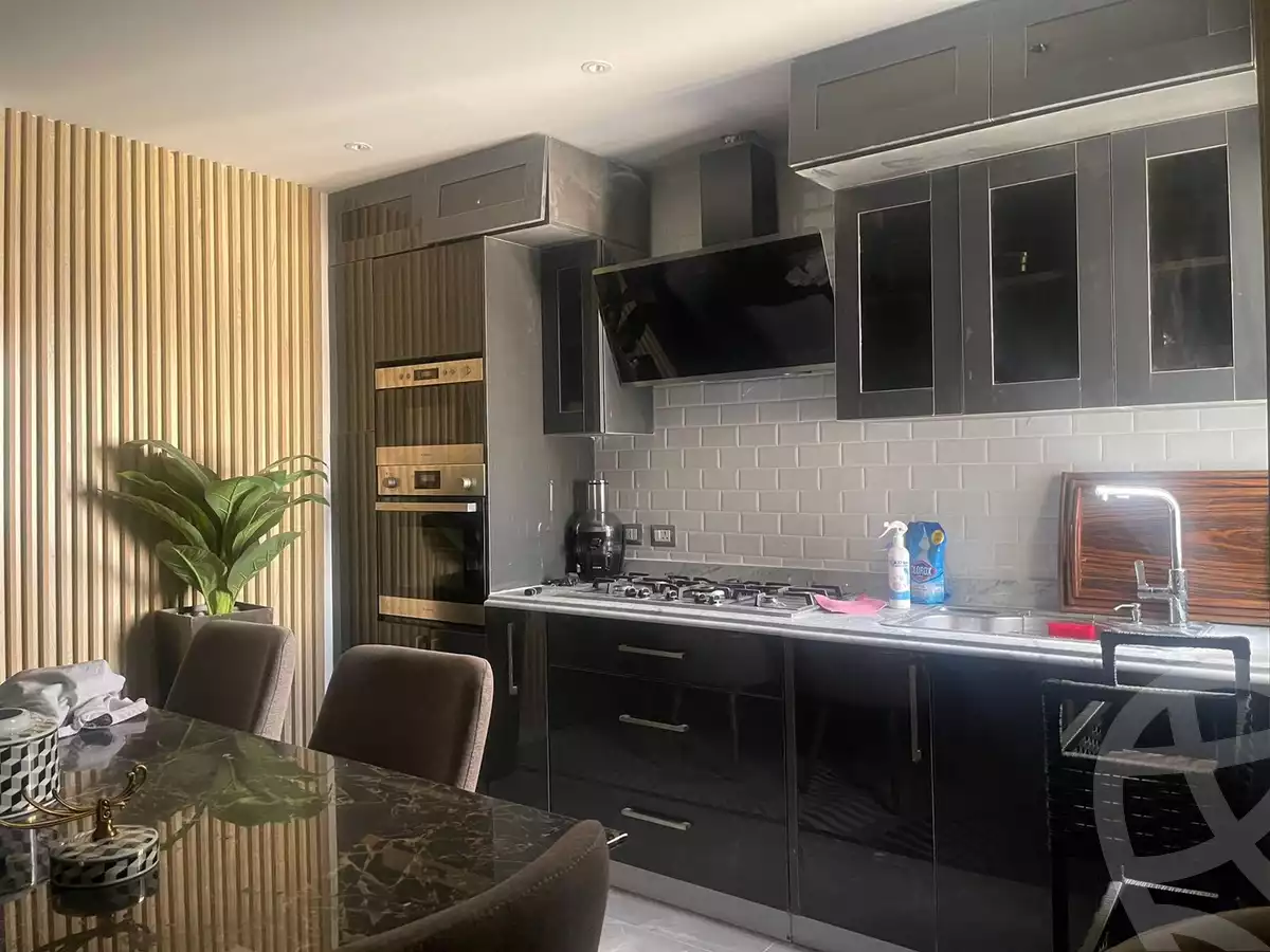 https://aqarmap.com.eg/ar/listing/5474692-for-sale-cairo-new-cairo-compounds-mountain-view-hyde-park