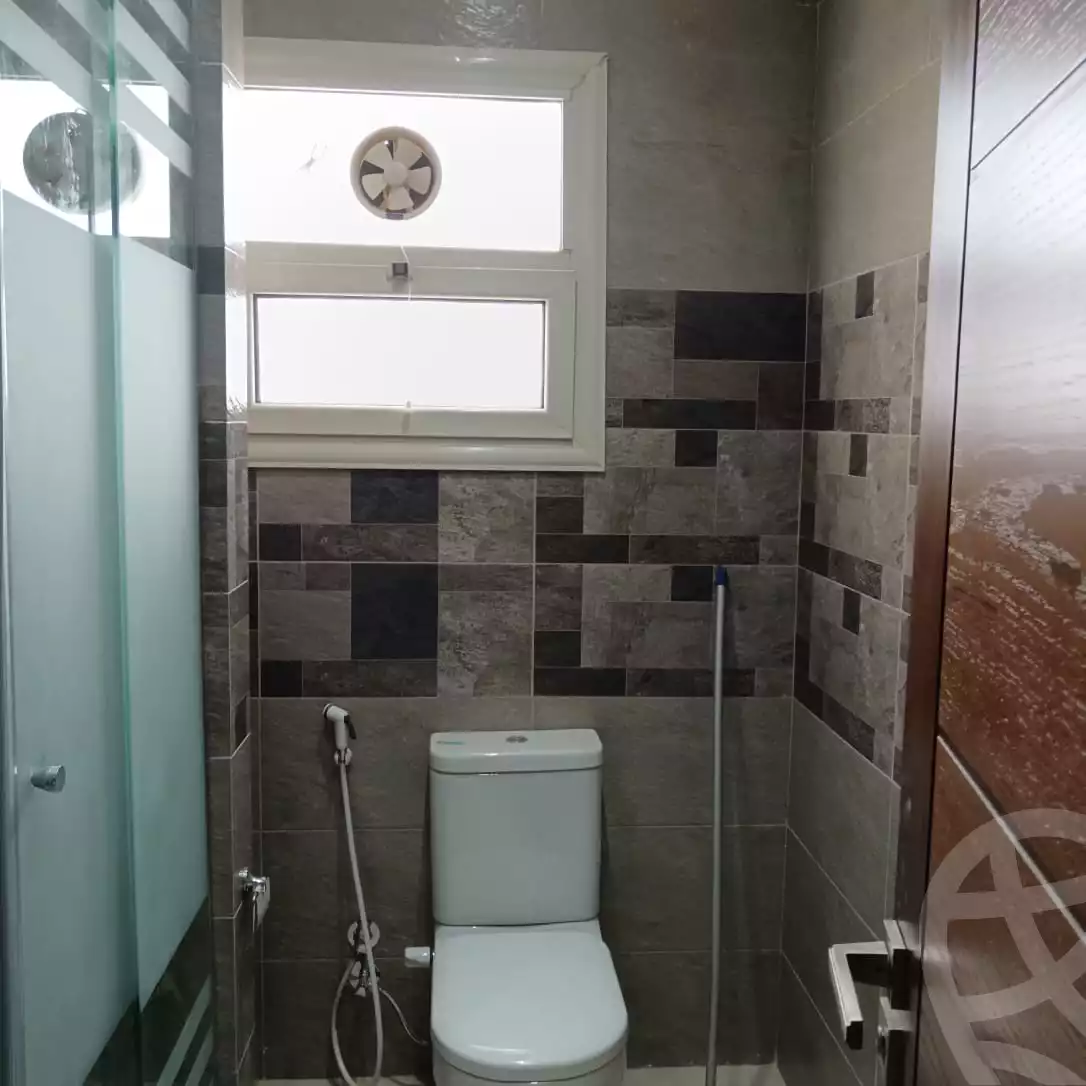 https://aqarmap.com.eg/en/listing/5466395-for-rent-cairo-new-cairo-compounds-rock-vera