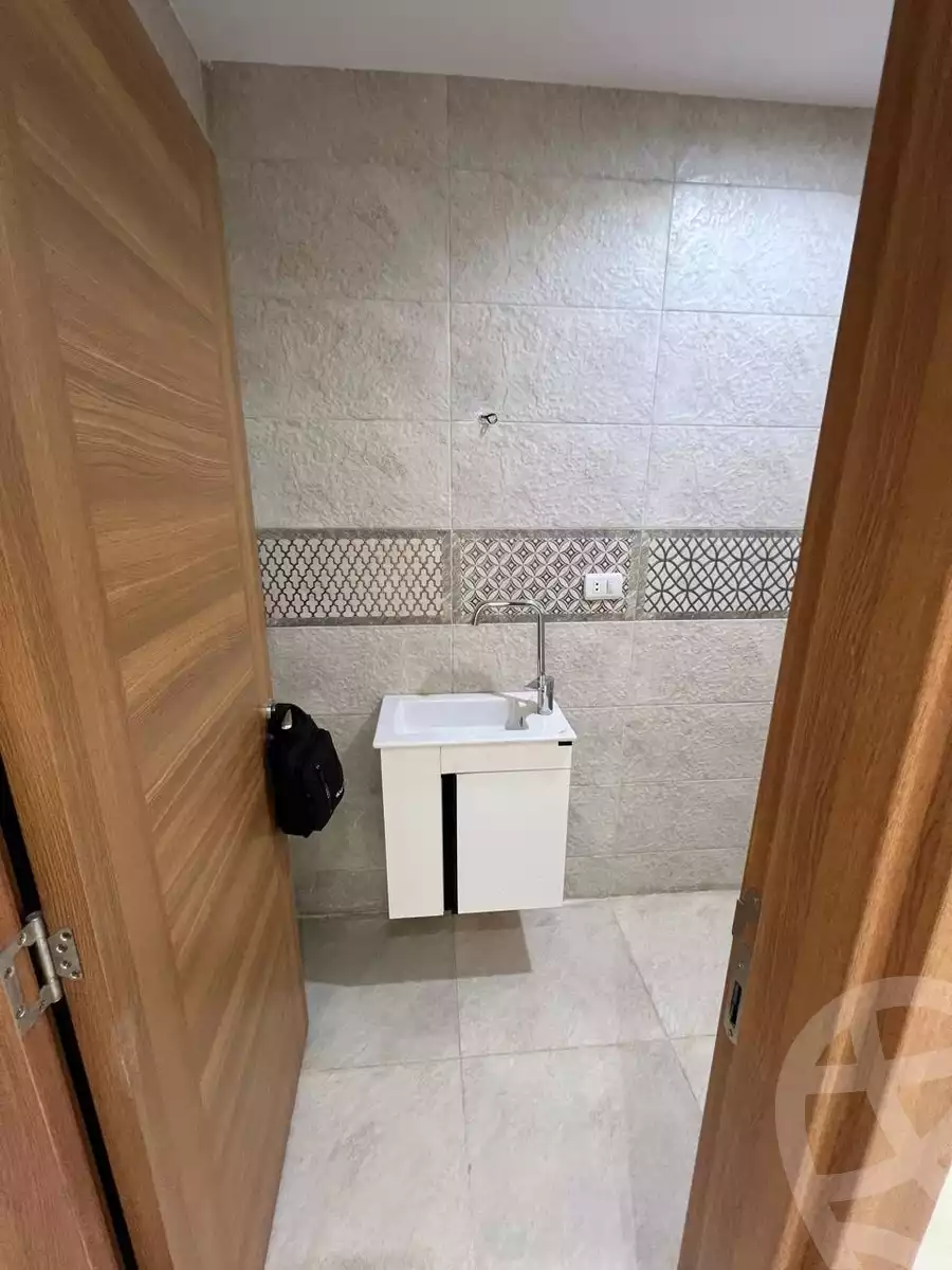 https://aqarmap.com.eg/en/listing/5484972-for-sale-cairo-el-sheikh-zayed-city-compounds-el-khamayel