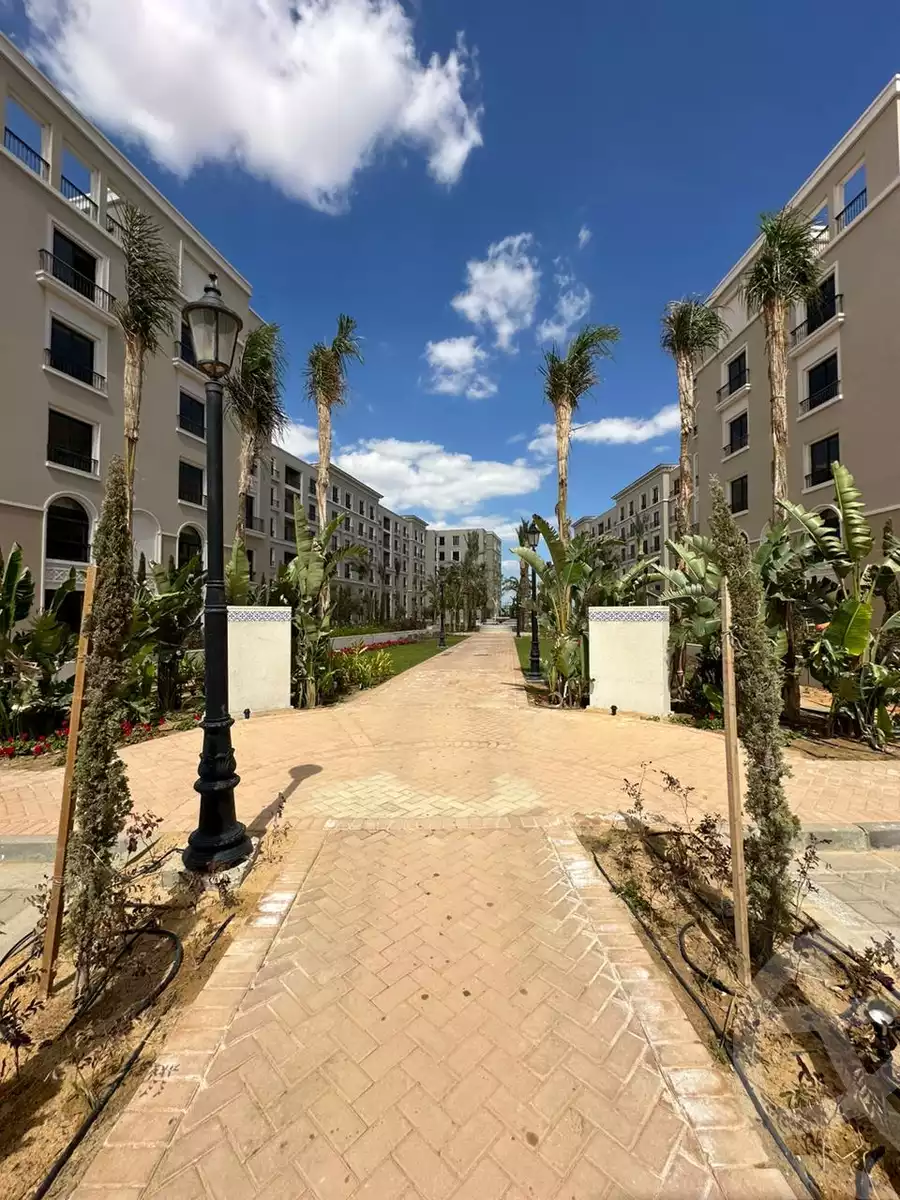 https://aqarmap.com.eg/en/listing/5551353-for-sale-cairo-el-sheikh-zayed-city-compounds-kmbwnd-fyldj-wyst-dr-llttwyr