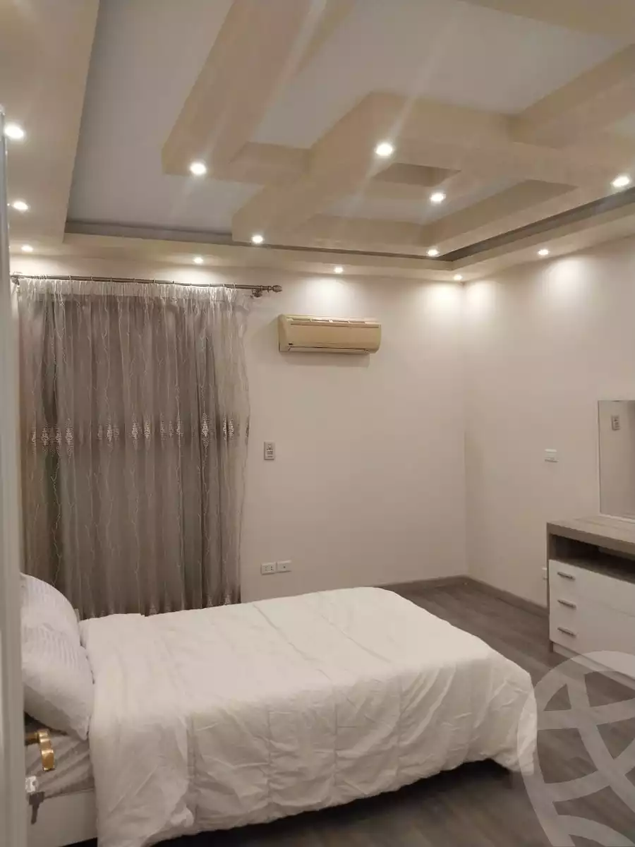 https://aqarmap.com.eg/ar/listing/5554294-for-rent-cairo-new-cairo-lrhb-city-phase-4-mohammed-farid-st