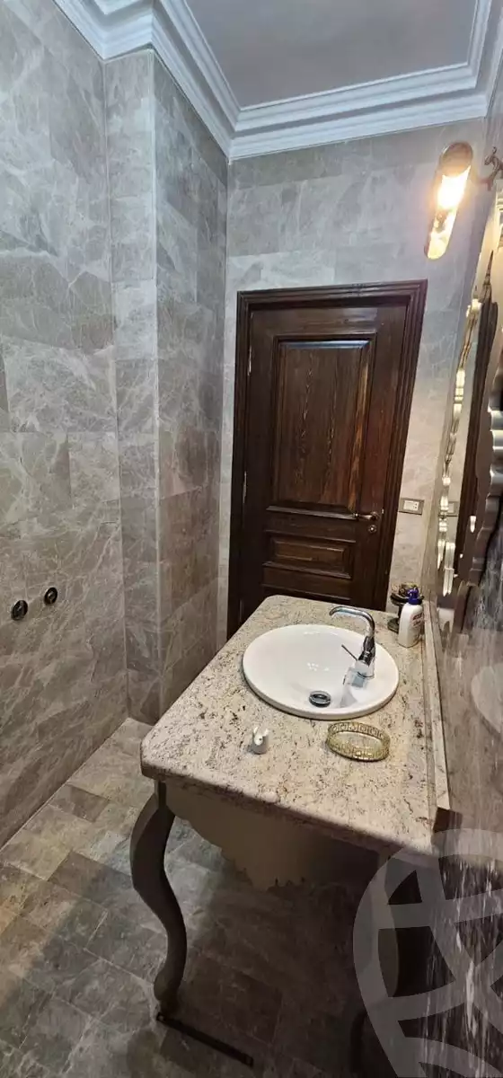https://aqarmap.com.eg/en/listing/5555856-for-sale-cairo-el-sheikh-zayed-city-compounds-el-khamayel