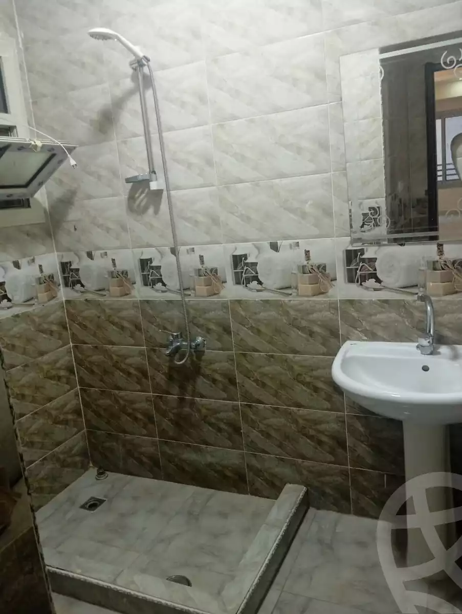https://aqarmap.com.eg/ar/listing/5558773-for-rent-cairo-6th-of-october-el-ahyaa-neighborhood-2nd-dr-abdel-wahab-moro-rd