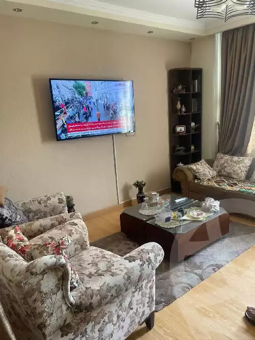 https://aqarmap.com.eg/en/listing/5629514-for-sale-cairo-el-sheikh-zayed-city-compounds-el-yasmeen-compound