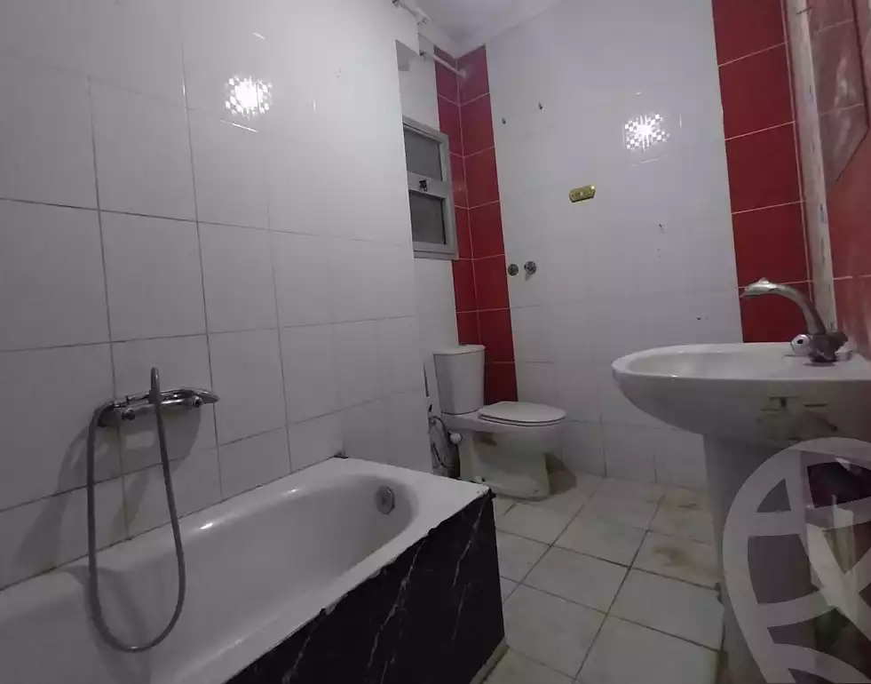 https://aqarmap.com.eg/ar/listing/5637376-for-sale-alexandria-ganaklis-shr-mrtdy-bsh