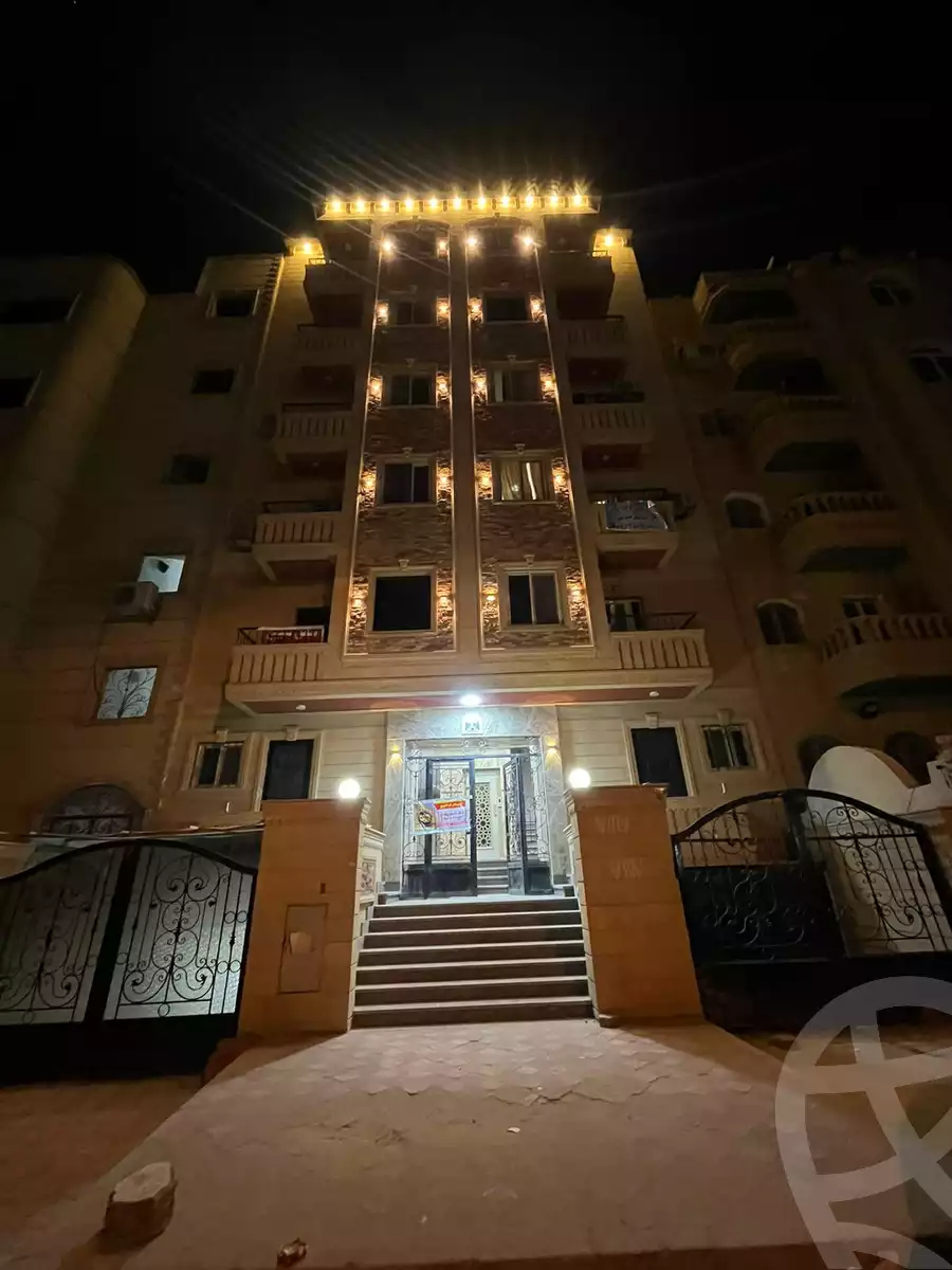 https://aqarmap.com.eg/en/listing/5645401-for-sale-cairo-6th-of-october-el-ahyaa-neighborhood-3rd-omar-ibn-el-khattab-st