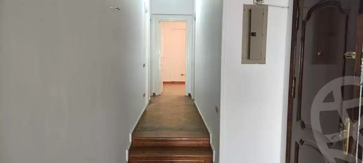 https://aqarmap.com.eg/ar/listing/5646609-for-sale-cairo-6th-of-october-el-ahyaa-neighborhood-3rd-omar-ibn-el-khattab-st