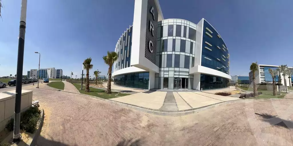 https://aqarmap.com.eg/ar/listing/5647521-for-sale-cairo-el-sheikh-zayed-city-alex-cairo-desert-road-smart-village-y-r-sy-byzns-brk-sfrykw-llstthmr-l-qry