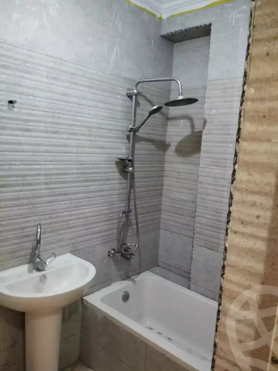 https://aqarmap.com.eg/en/listing/5675868-for-sale-cairo-helwan-hadayek-helwan-nile-corniche-st