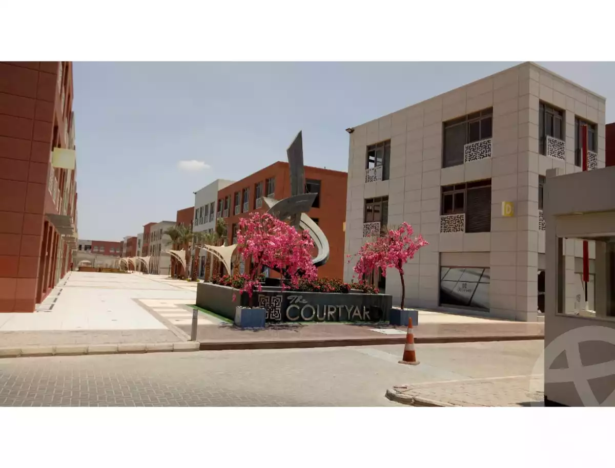 https://aqarmap.com.eg/ar/listing/5684024-for-sale-cairo-el-sheikh-zayed-city-compounds-the-courtyard-mall-dorra