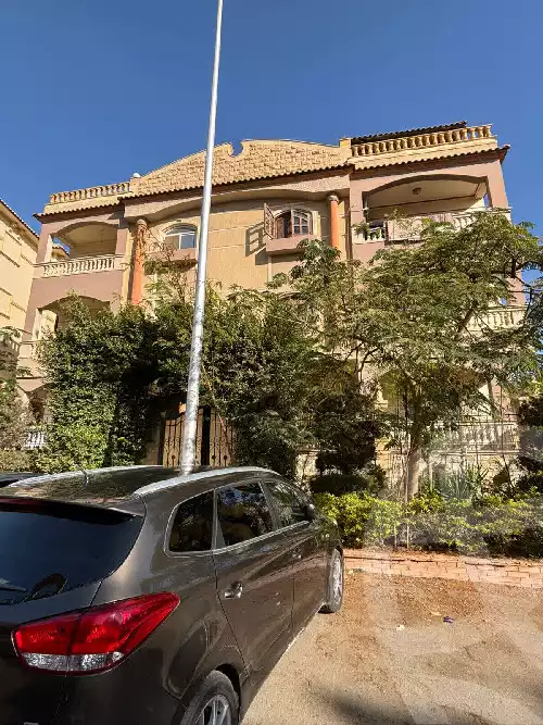 https://aqarmap.com.eg/en/listing/5689454-for-sale-cairo-new-cairo-first-settlement-neighbourhood-5-el-shaheed-islam-raafat-st