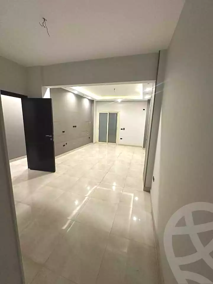 https://aqarmap.com.eg/ar/listing/5694562-for-sale-cairo-mokattam-compounds-kmbwnd-bnwrm-ljbl-lkhdr