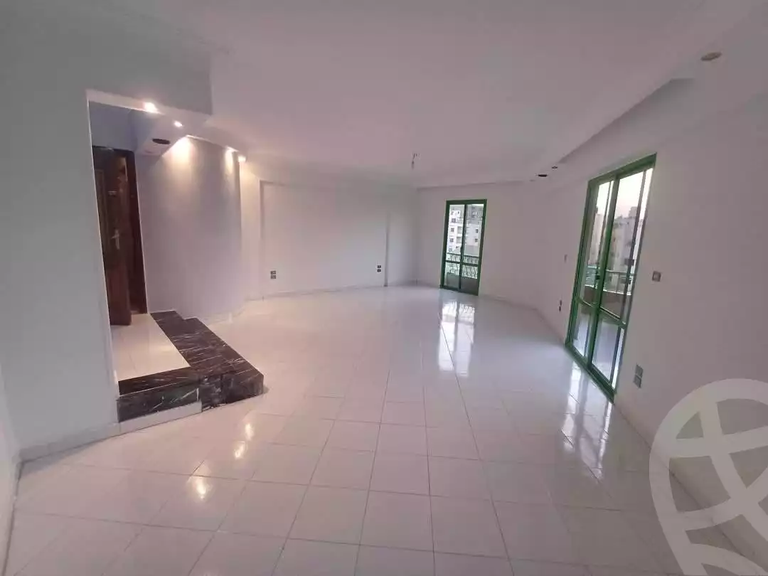 https://aqarmap.com.eg/ar/listing/5726247-for-rent-cairo-mokattam-lhdb-l-ly-shareaa-9