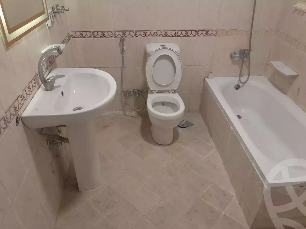 https://aqarmap.com.eg/en/listing/5729612-for-rent-cairo-new-cairo-lrhb-city-phase-8