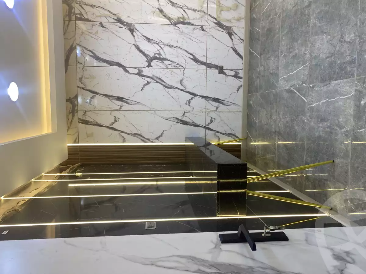 https://aqarmap.com.eg/ar/listing/5744120-for-sale-cairo-6th-of-october-featured-neighborhood-el-motamayez-neighborhood-al-centar-al-togari-st
