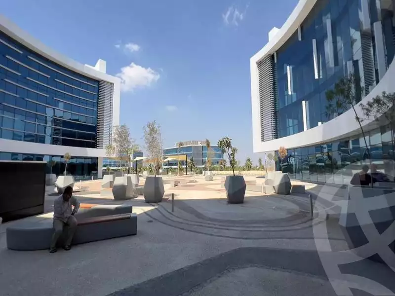 https://aqarmap.com.eg/ar/listing/5775442-for-rent-cairo-el-sheikh-zayed-city-alex-cairo-desert-road-smart-village-y-r-sy-byzns-brk-sfrykw-llstthmr-l-qry